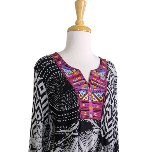 Calessa Geometric Mesh Embroidered Layered Split V Neck Tunic Lightweight Large - Picture 1 of 14